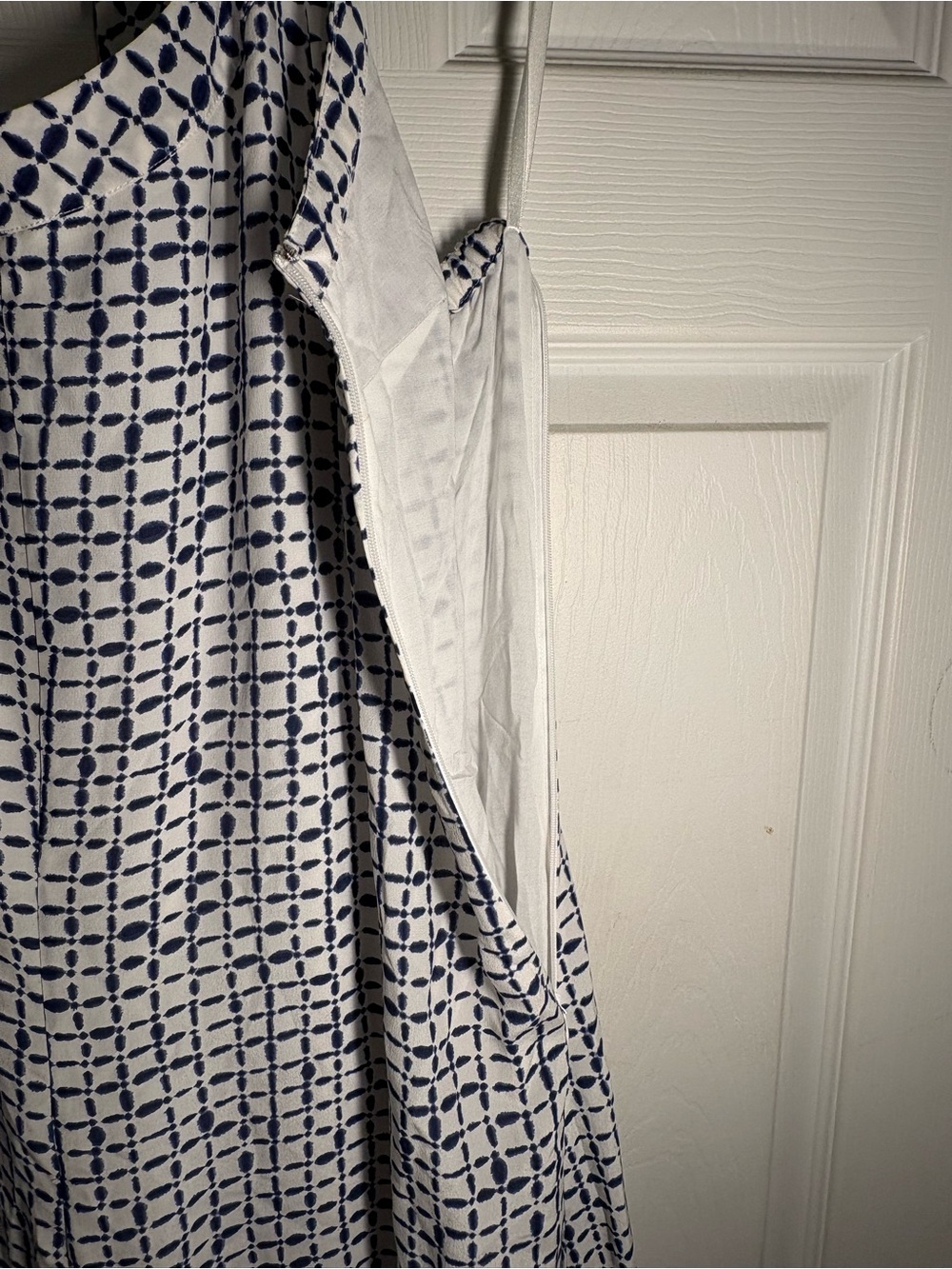 Vineyard Vines White and Navy - Women's Silk Summer Dress - Picture 5 of 6